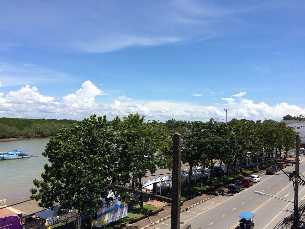 Krabi Riverview Hotel 26/28