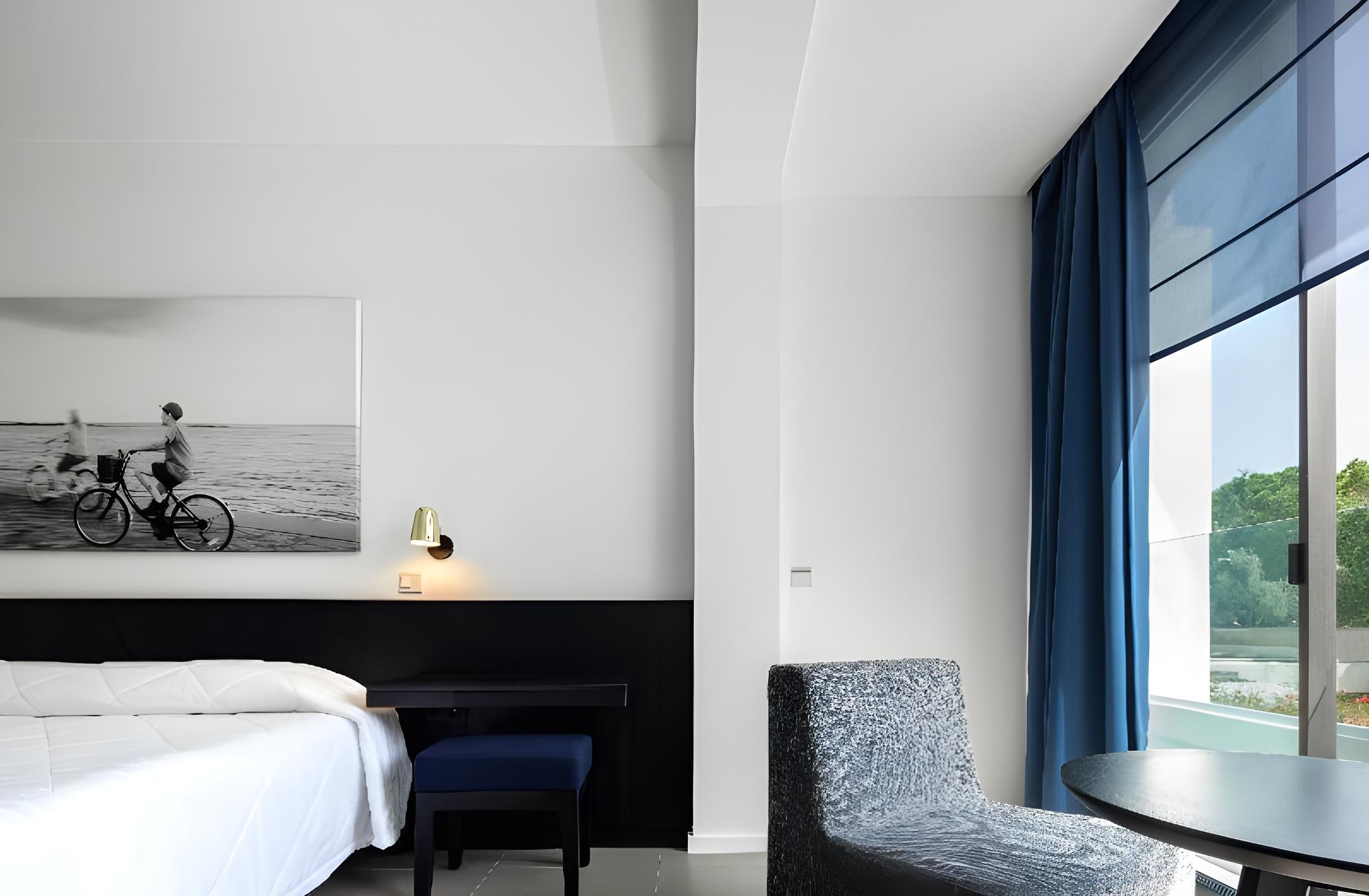 Room, Single, King Bed, Inland View