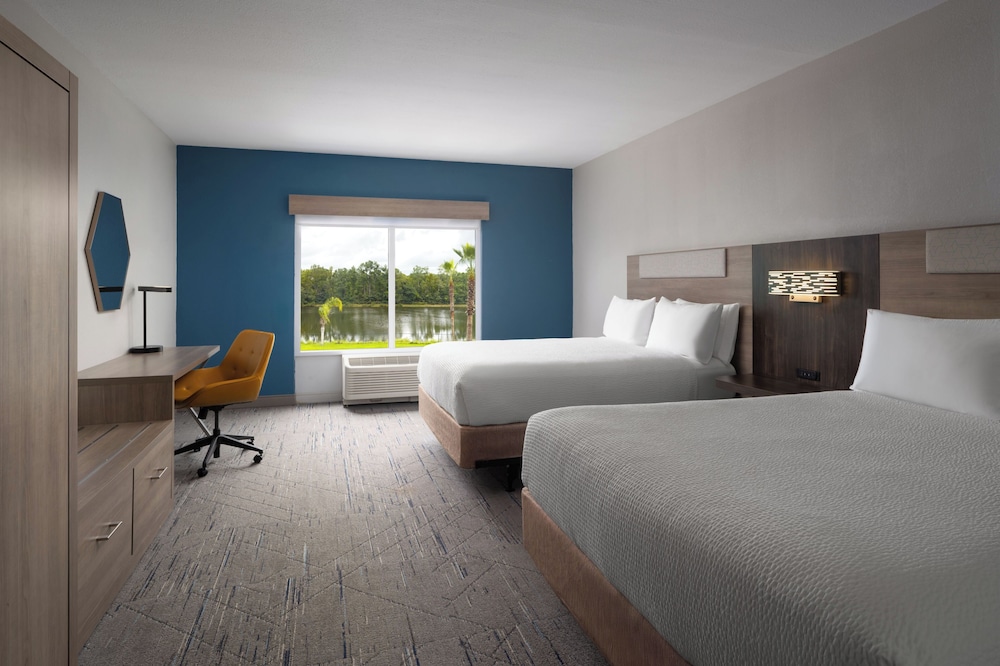 Standard, 2 Queen Beds, Bathtub, Accessible