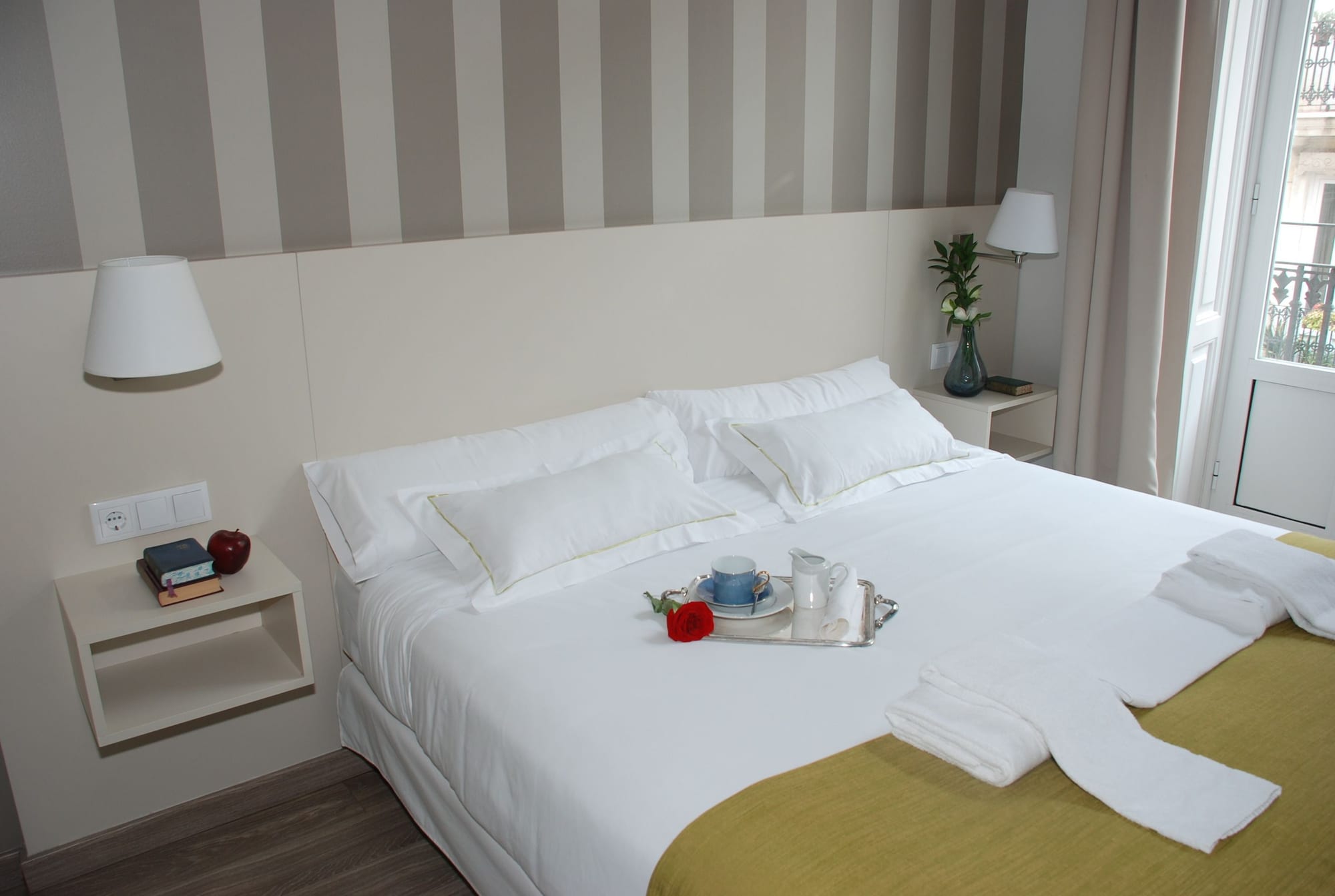 DELUXE, STUDIO, SUITE