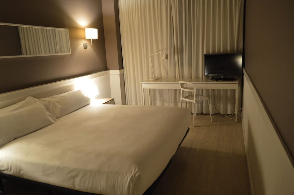 Parallel Hotel 22/48
