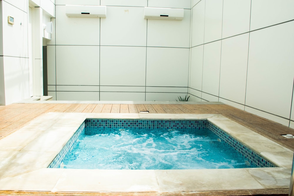 swimming pool spa