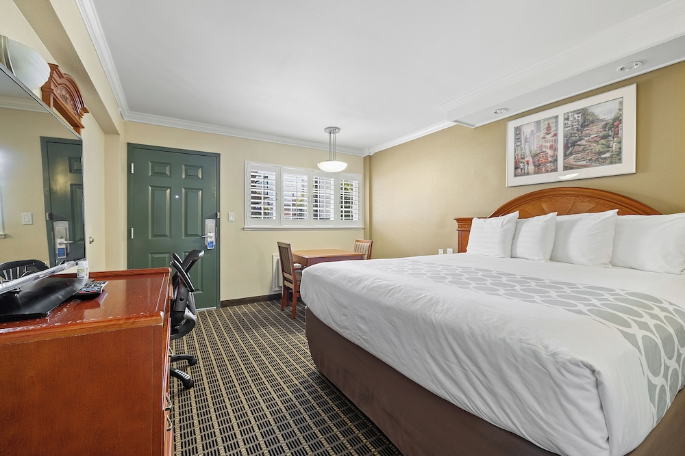 STANDARD, KING BED