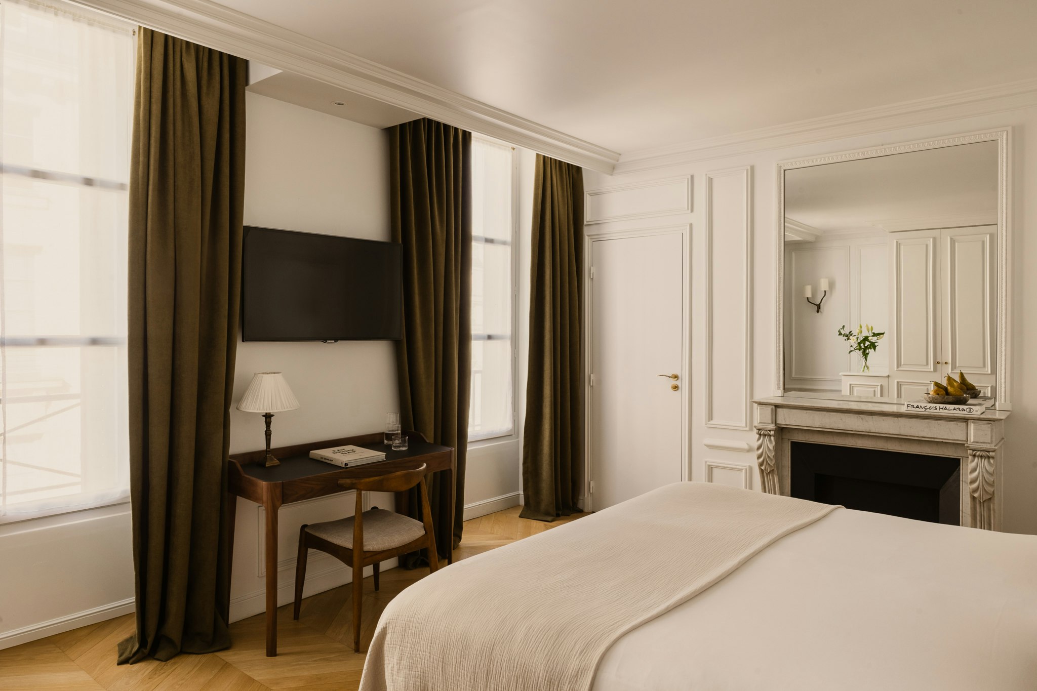 Bourgogne Hotel and Montana 19/45