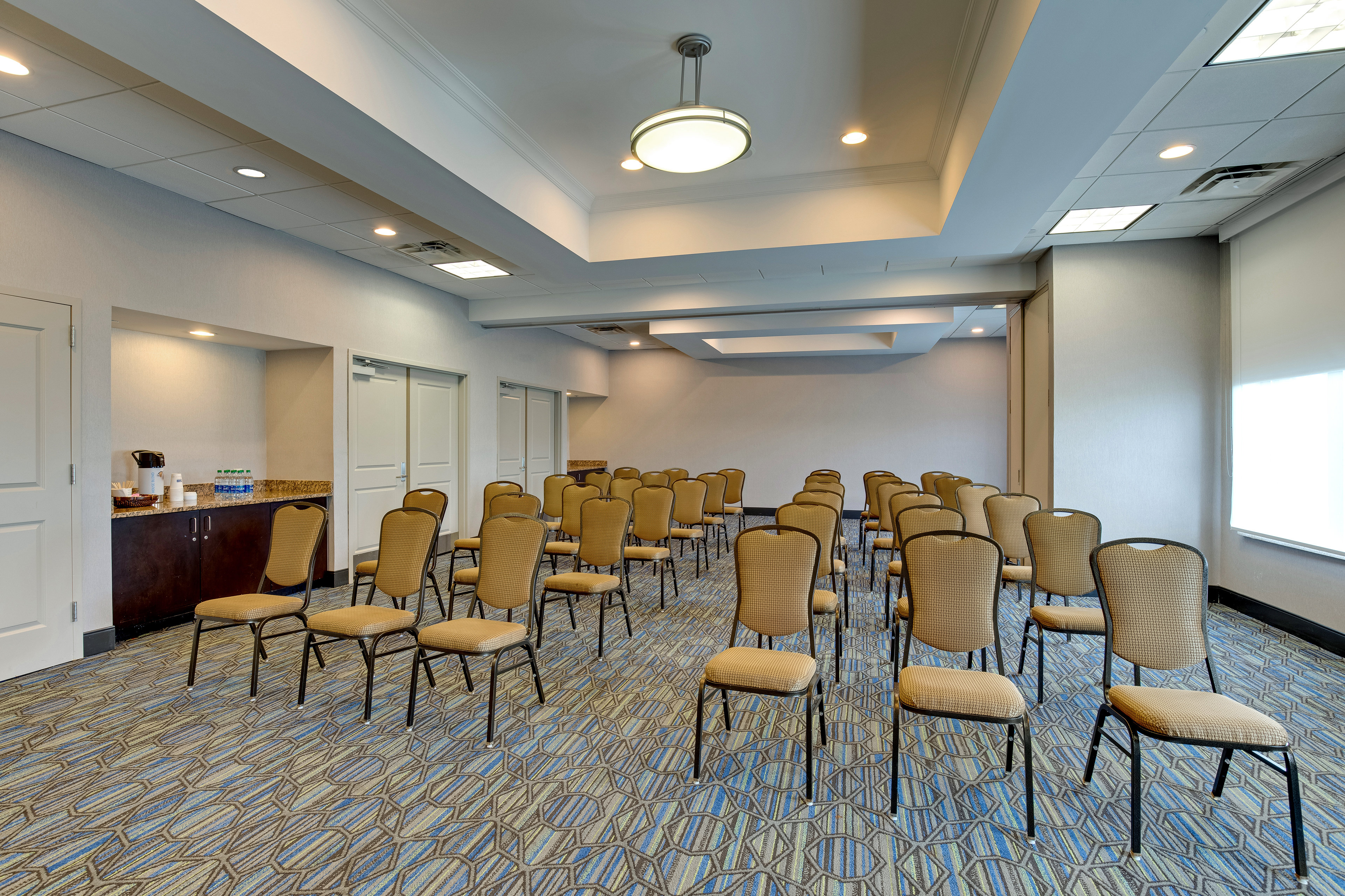 Holiday Inn Express Hotel and Suites Nashville-Opryland 57/64
