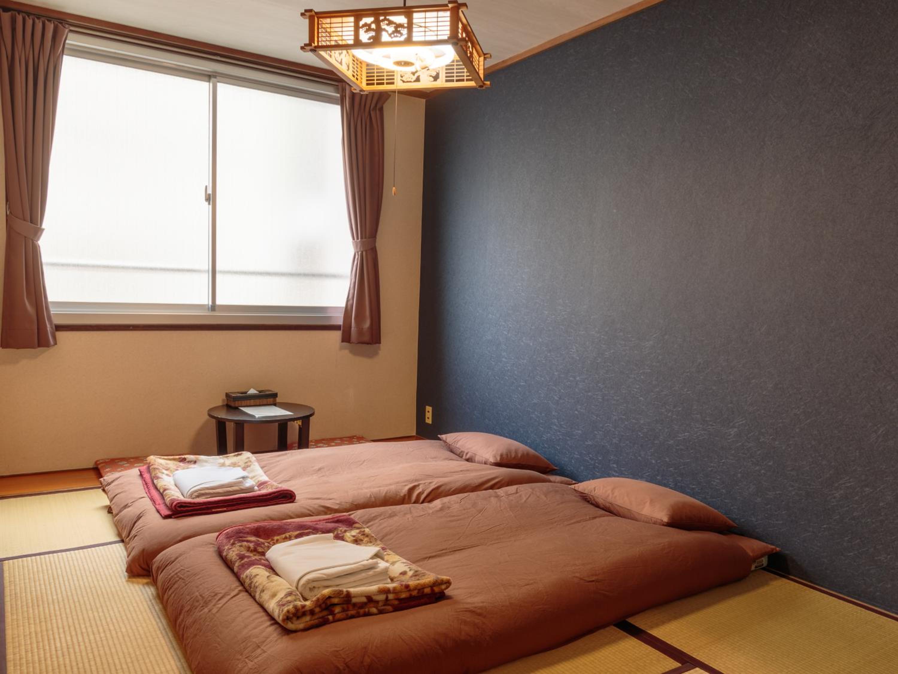 JAPANESE, TWIN BEDS, SHARED BATHROOM
