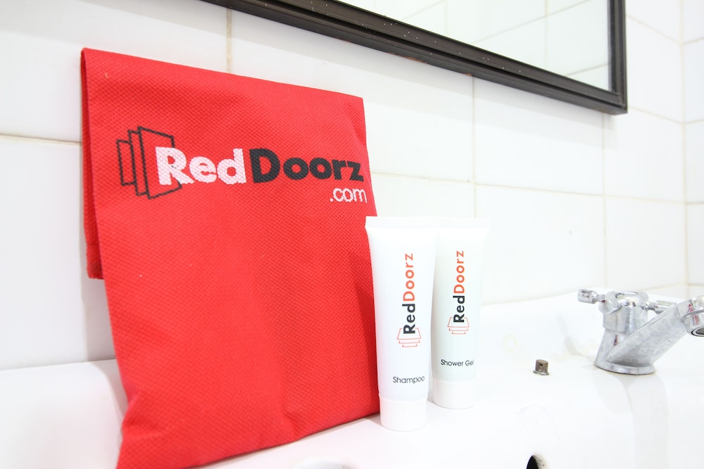 RedDoorz at Mantrijeron 2 30/42