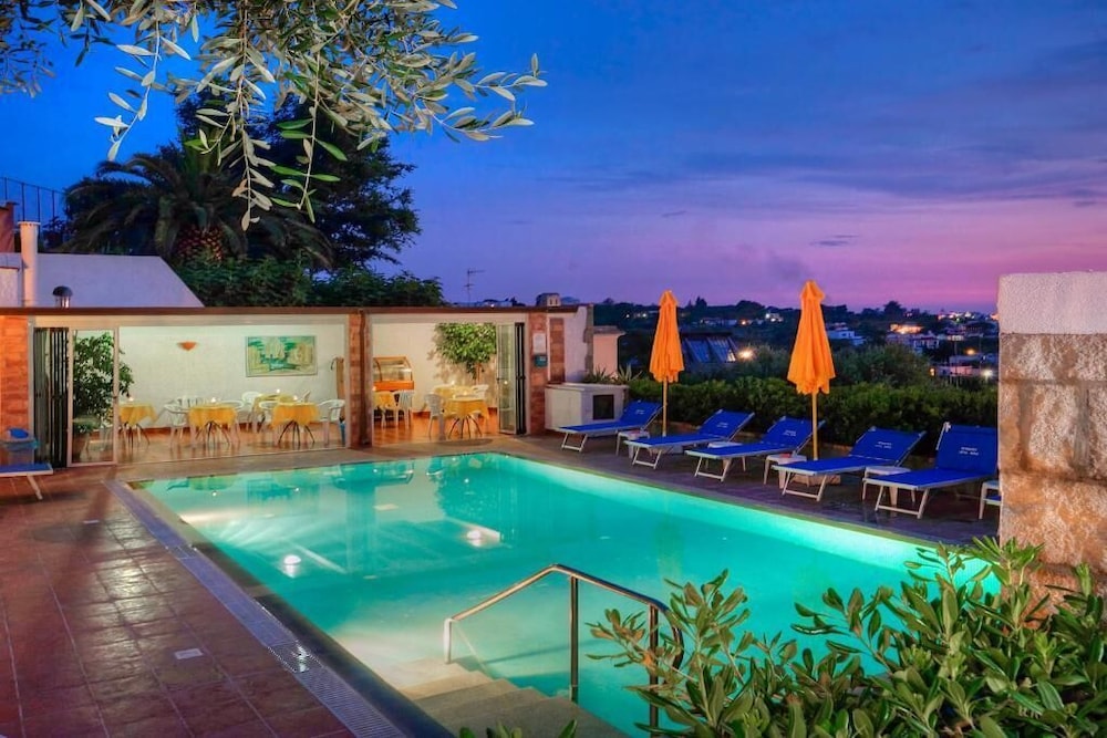 Hotel Villa Mena 5/50
