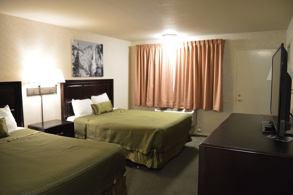 Yosemite Cedar Lodge 17/59