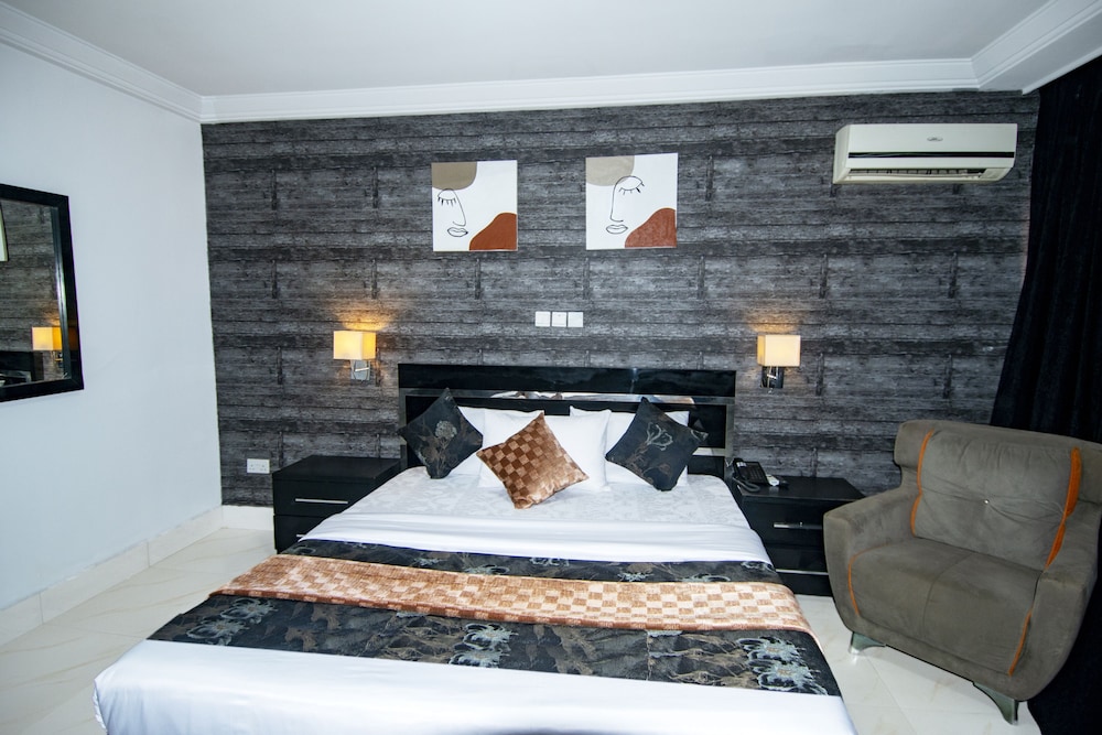 Newland Luxury Apartments 17/50