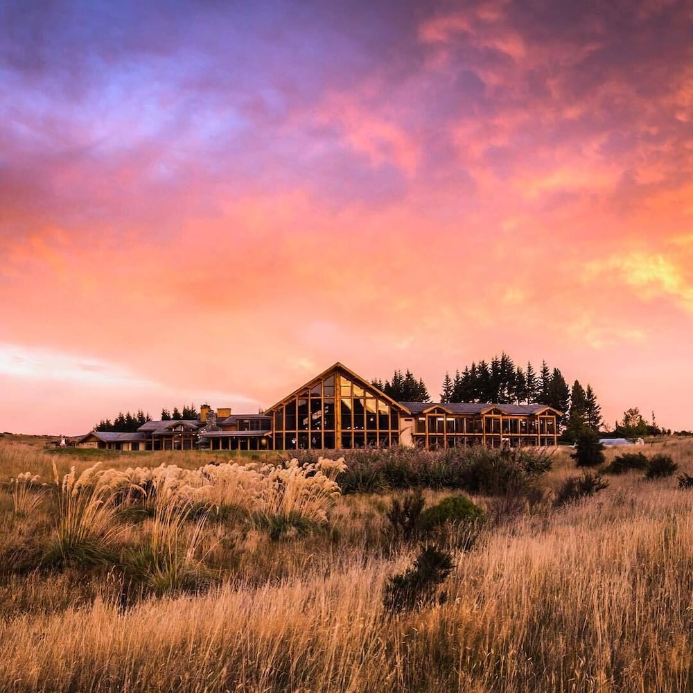 FIORDLAND LODGE 64/72