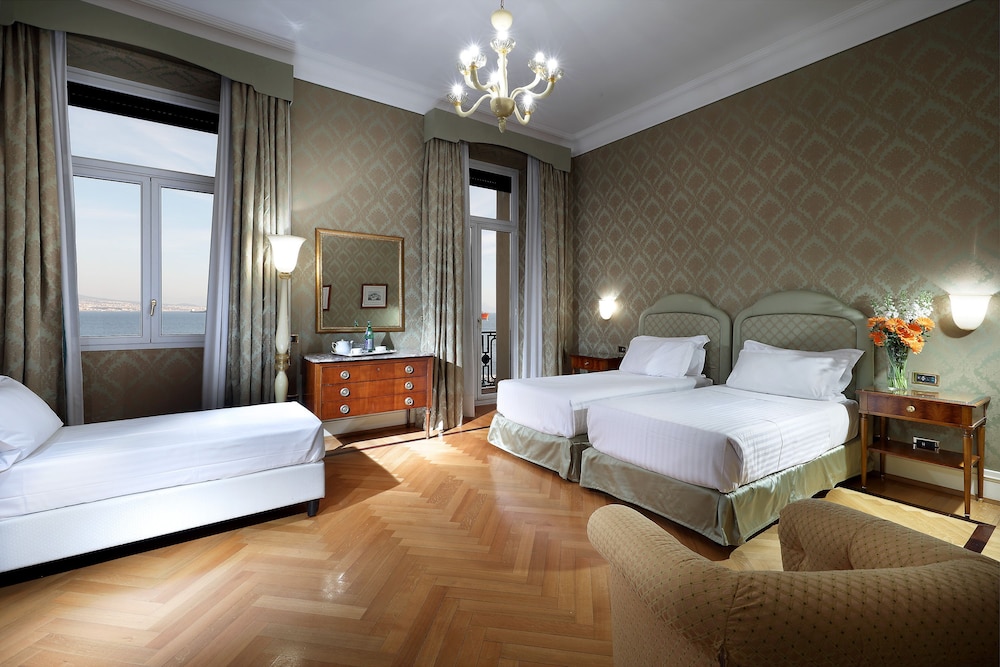 غرفة سوبيريور ثلاثية بسرير كينج، Eurostars Hotel Excelsior 4/10