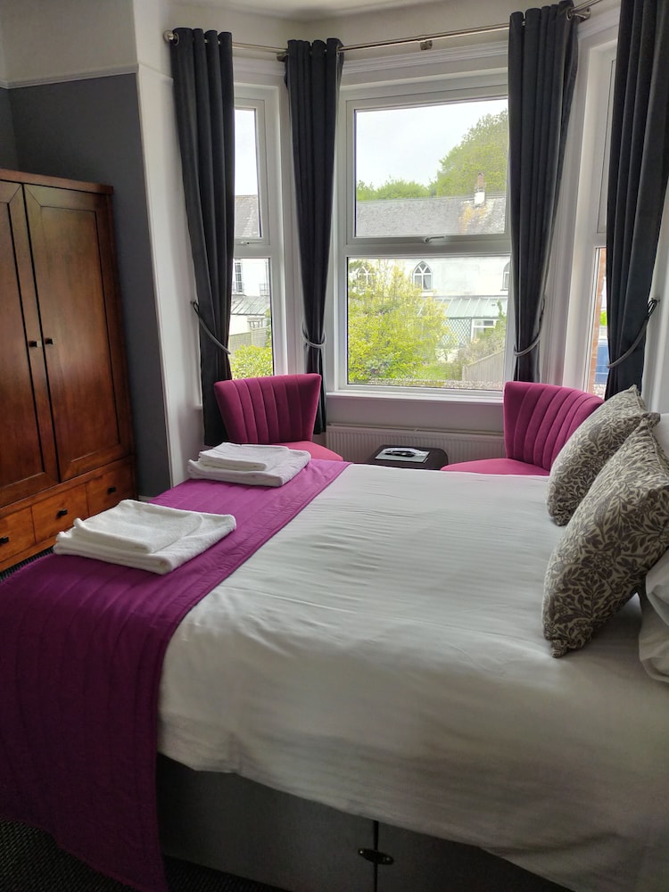 The Groveside Guest House 10/48