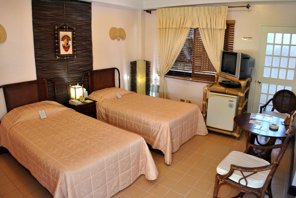 SUPERIOR, TWIN BEDS, GARDEN VIEW