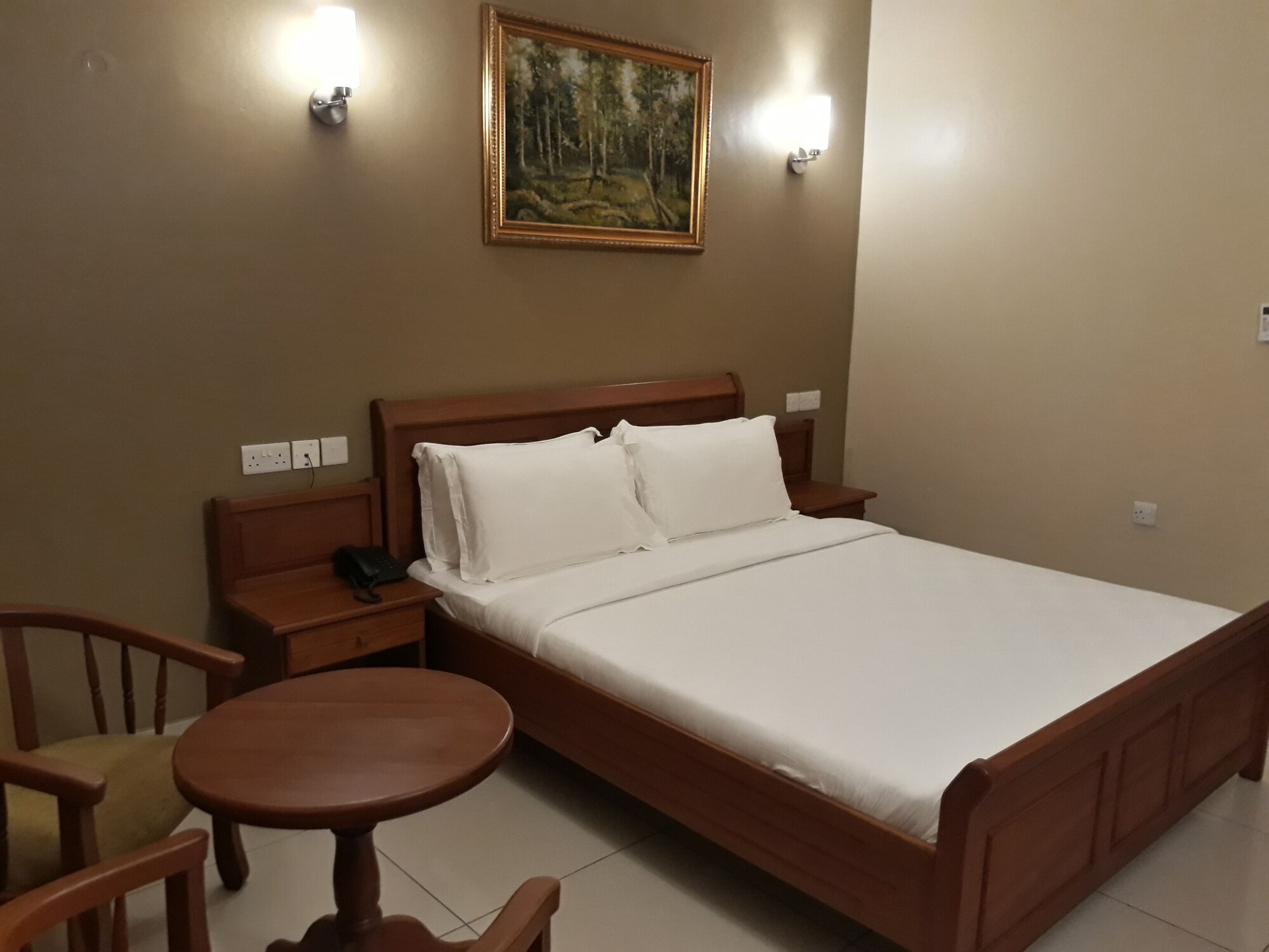 STANDARD, QUEEN BED