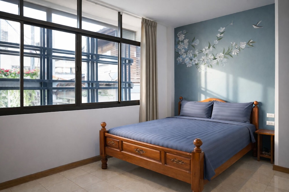 ROOM, DOUBLE BED