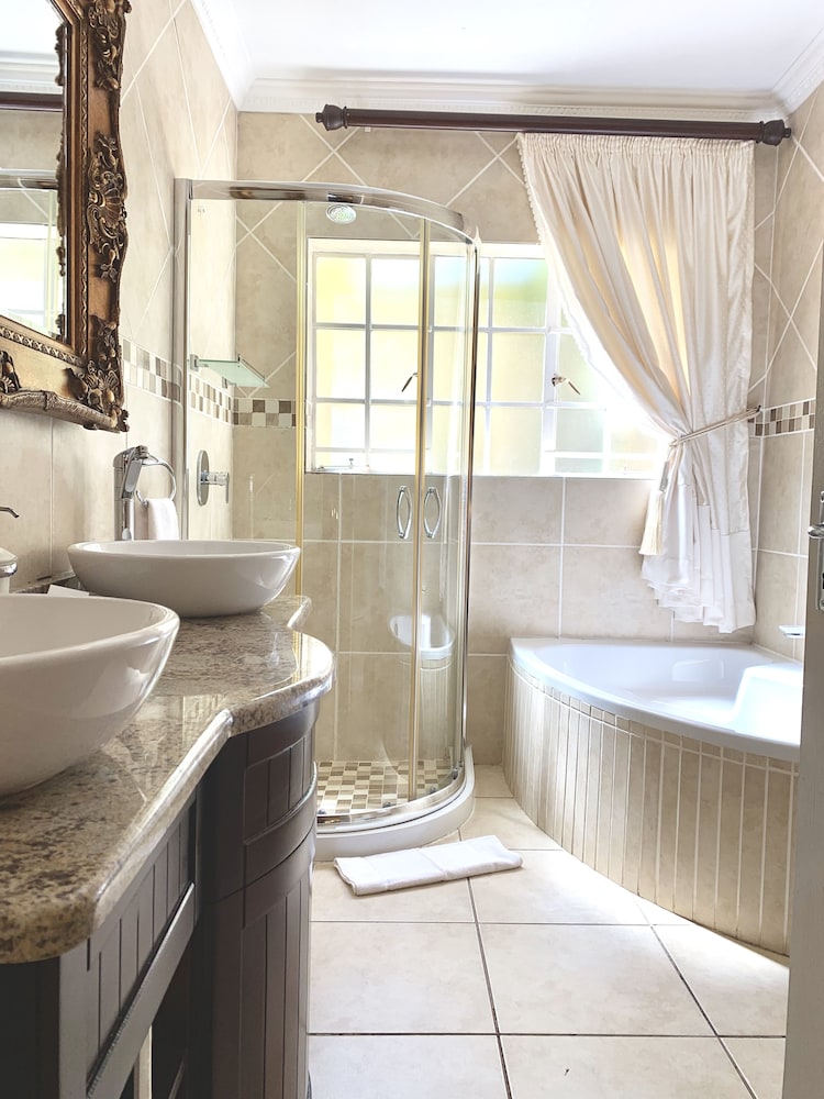 La Barune Guest House 40/45