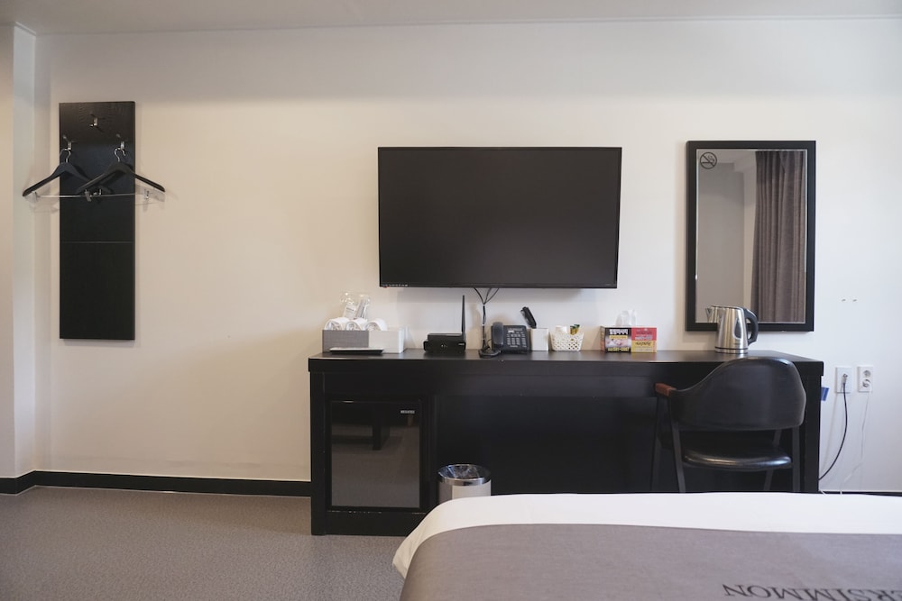 Persimmon Tourist Hotel 40/42