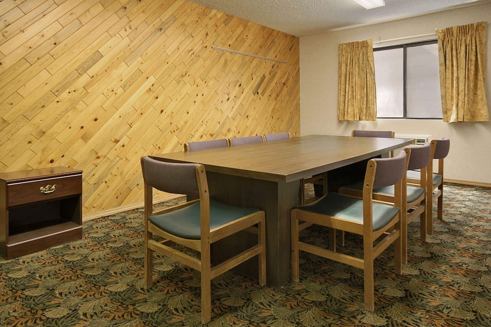 Days Inn by Wyndham Rawlins 42/64