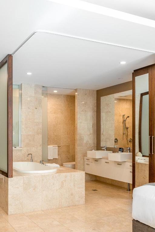 Studio, King Bed, Pool View