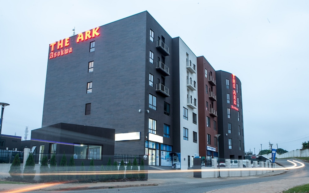 Oak Plaza Suites 2/66