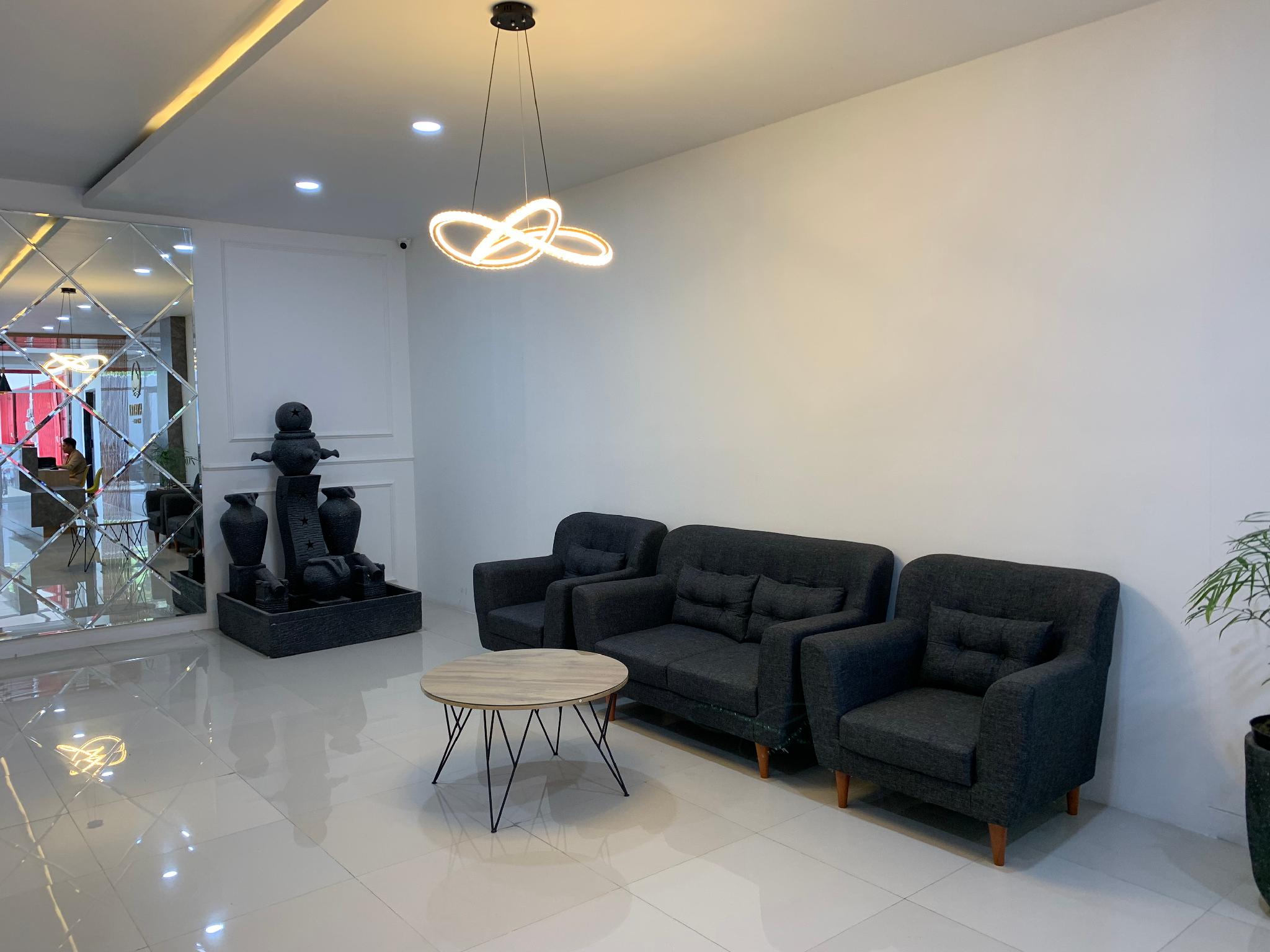 Hotel Gayatri Solo 16/19
