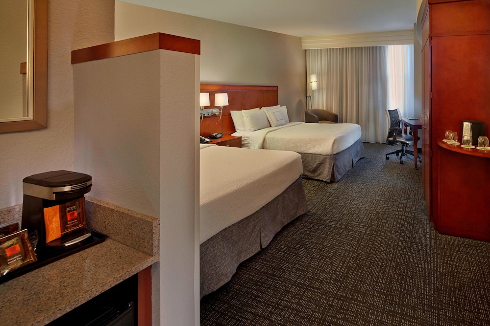 Courtyard by Marriott St. Petersburg Downtown 17/64