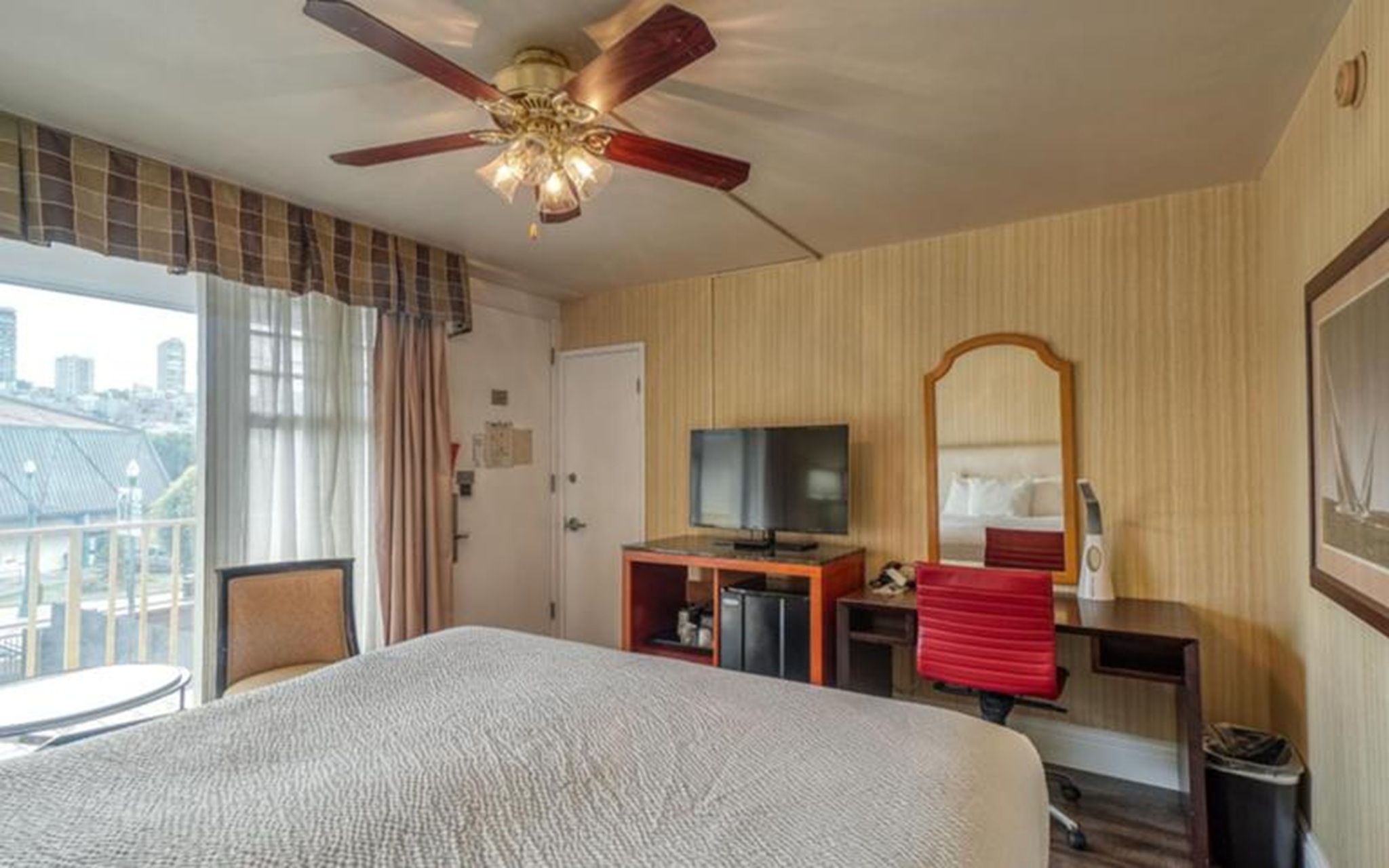 1 King or 2 Queen Beds