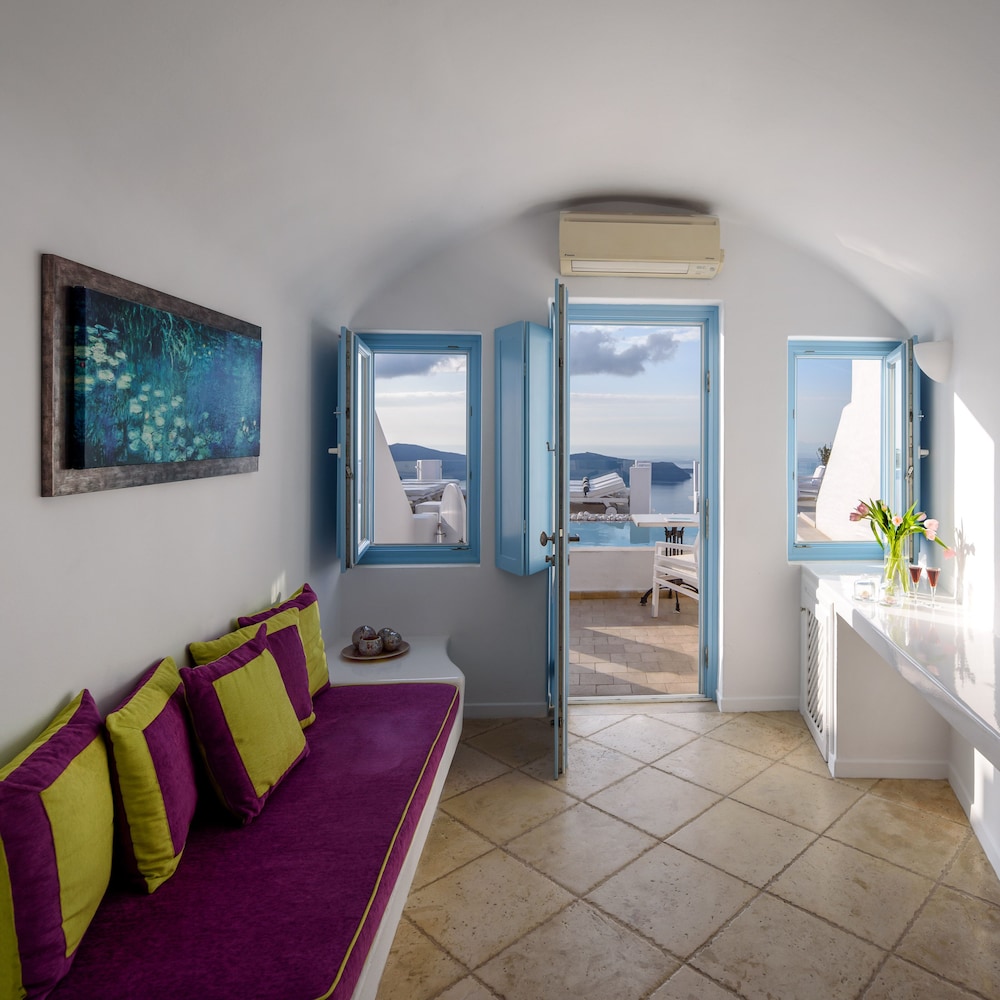 Hotel Above Blue Suites 45/80
