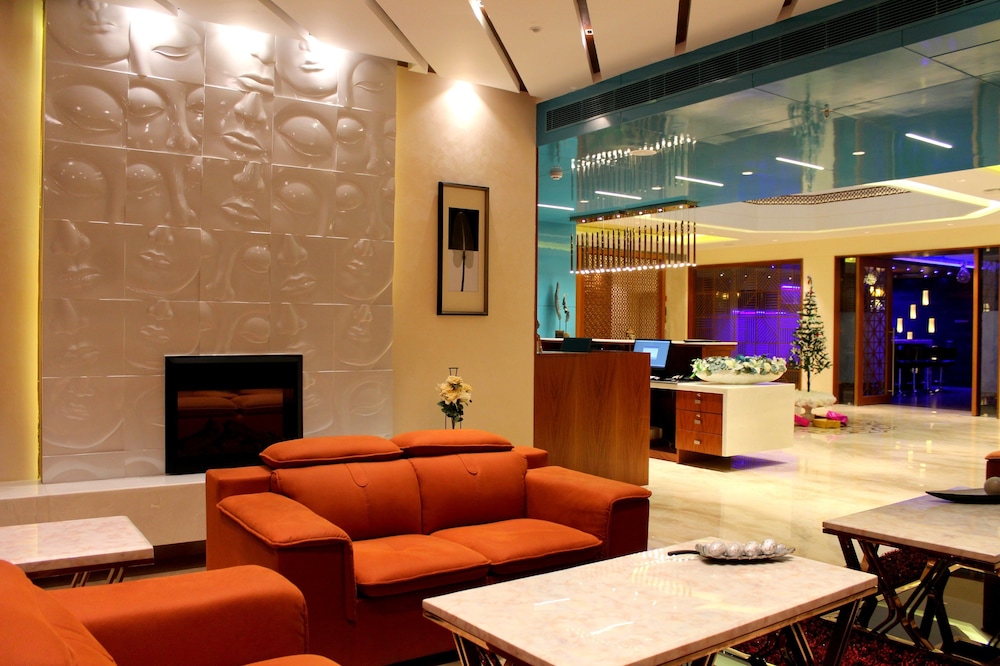 Blu Feather Hotel & Spa 11/69