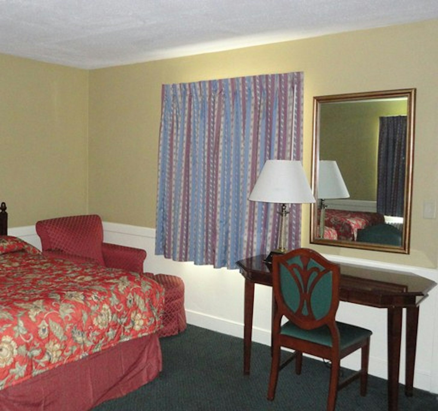 Royal Inn Motel 12/26