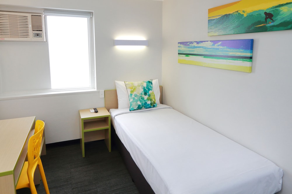 ECONOMY, SINGLE, SHARED BATHROOM