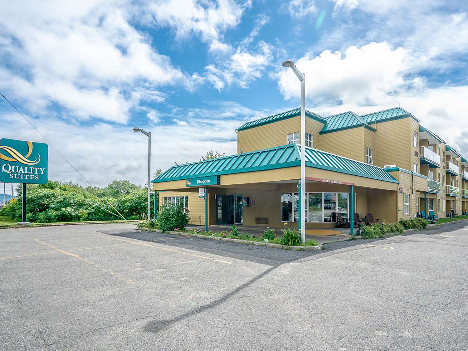Quality Suites Sainte Anne de Beaupre 1/18