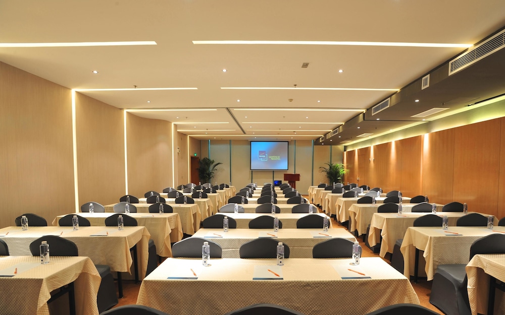 Novotel Shenzhen Watergate 34/41