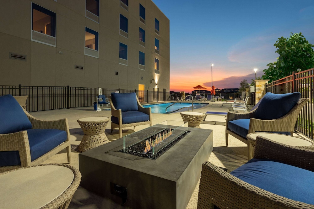 Hawthorn Extended Stay by Wyndham Pflugerville 20/29