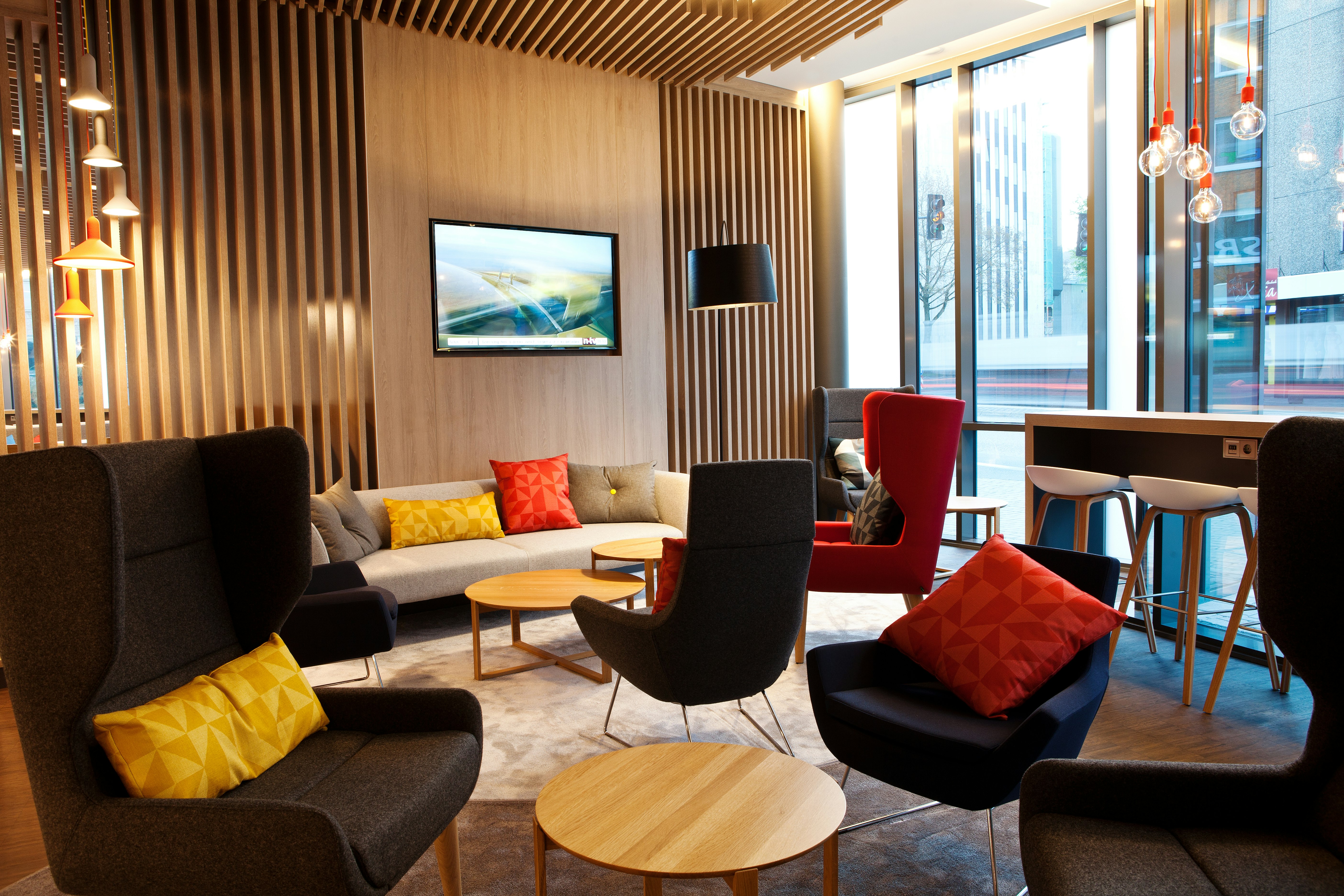 HOLIDAY INN EXPRESS SIEGEN 53/79