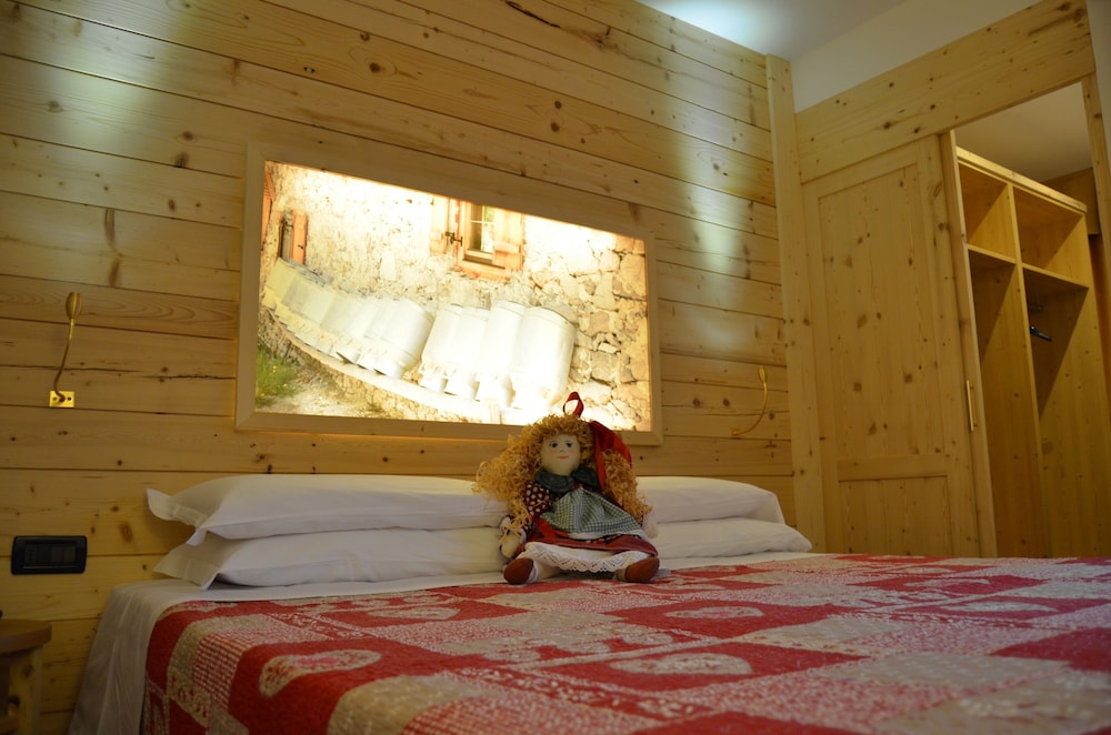 HOTEL LADINA 27/56
