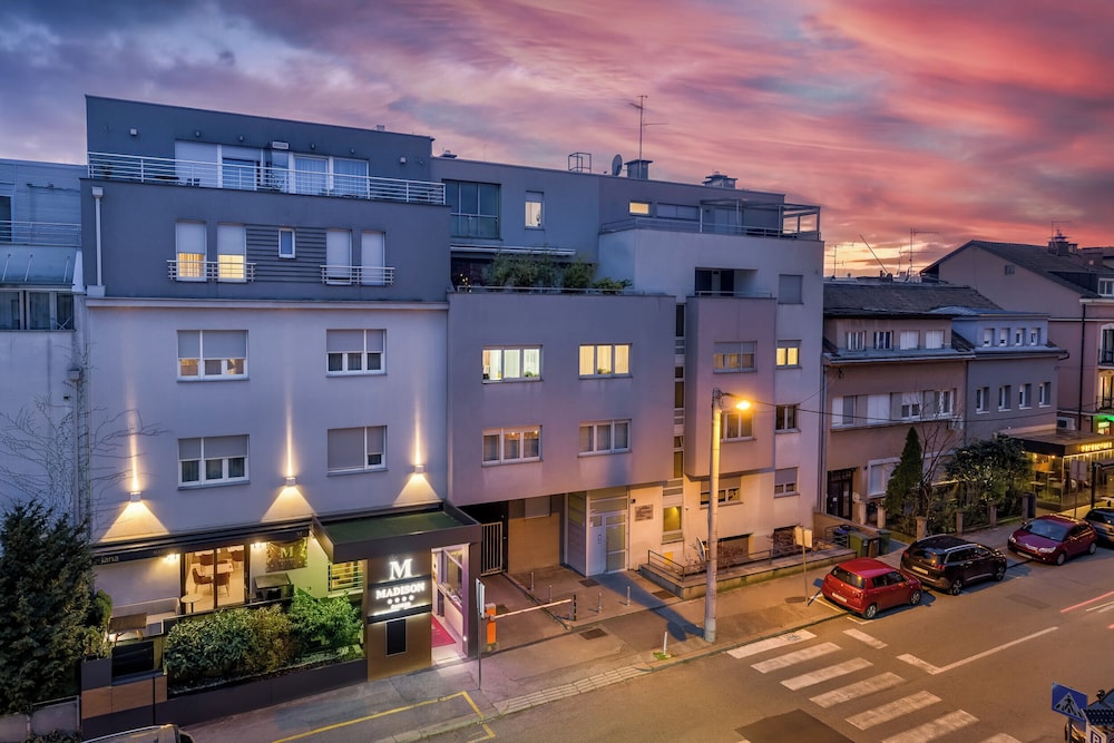 Meridien Luxury Apartments 2/50