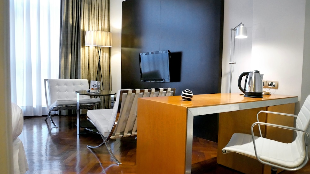 725 Continental Hotel 50/55