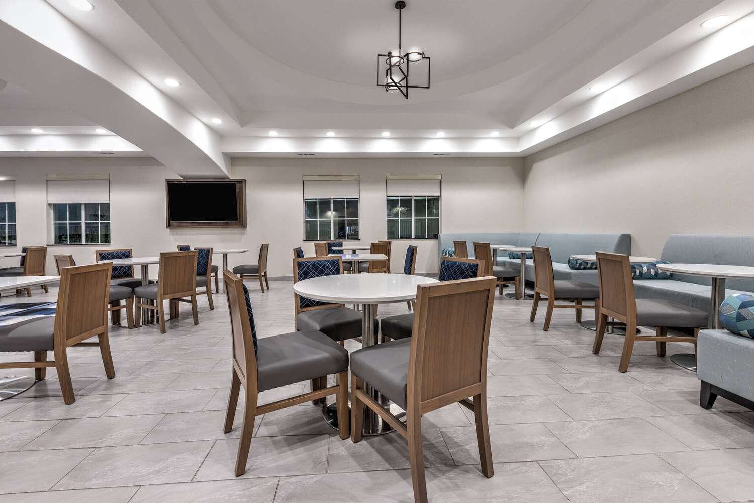 La Quinta Inn & Suites by Wyndham Allen at The Village 25/32