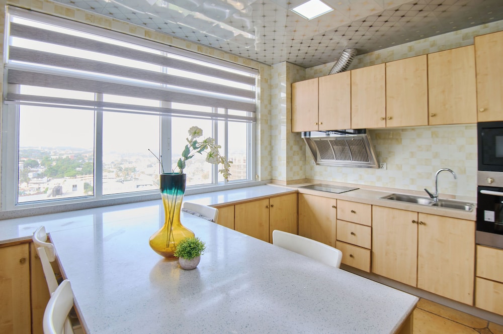Chateau Towers Hotel Apartment 24/33