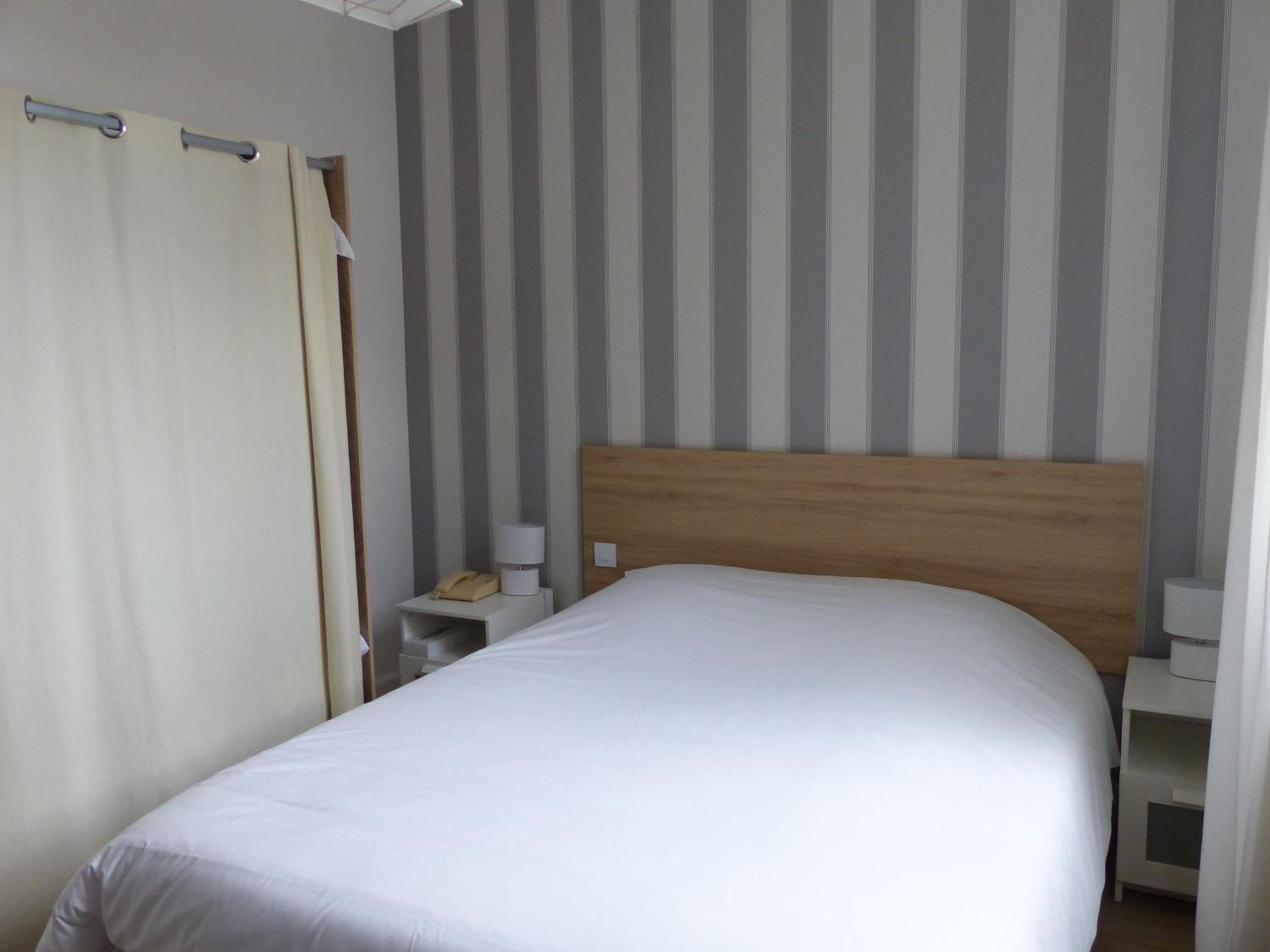 HOTEL AU COLOMBIER DU TOURON 15/23