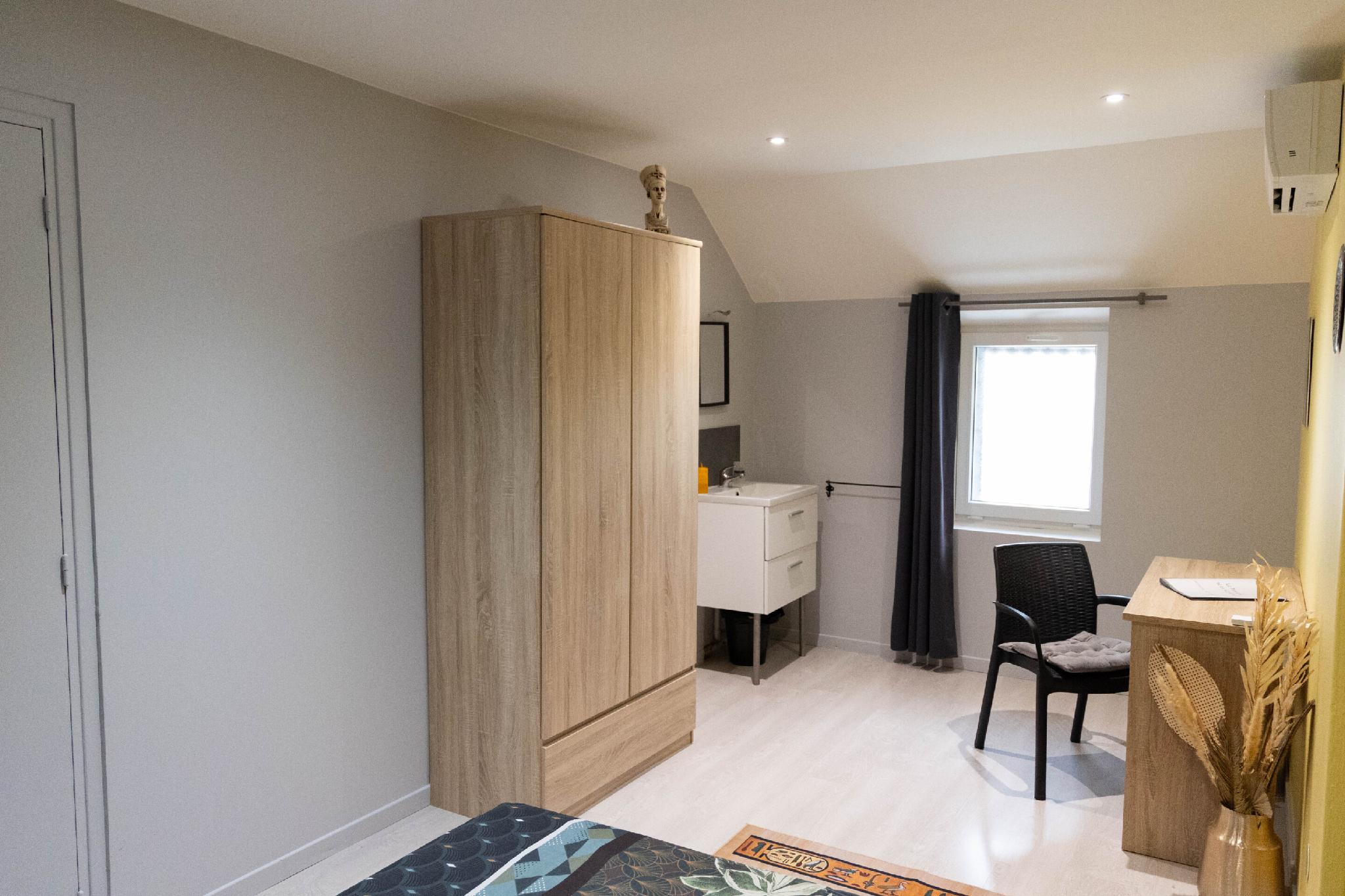 1 Bedroom, Executive, Double Bed, Side Sea View