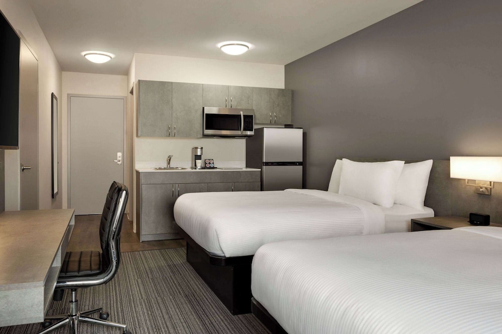 STUDIO, 2 QUEEN BEDS