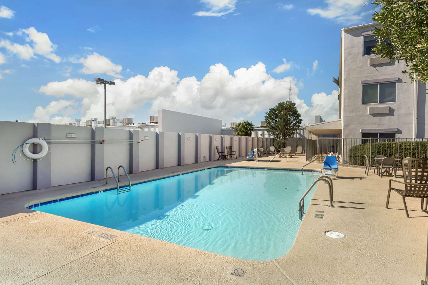 Comfort Suites At Tucson Mall 21/22