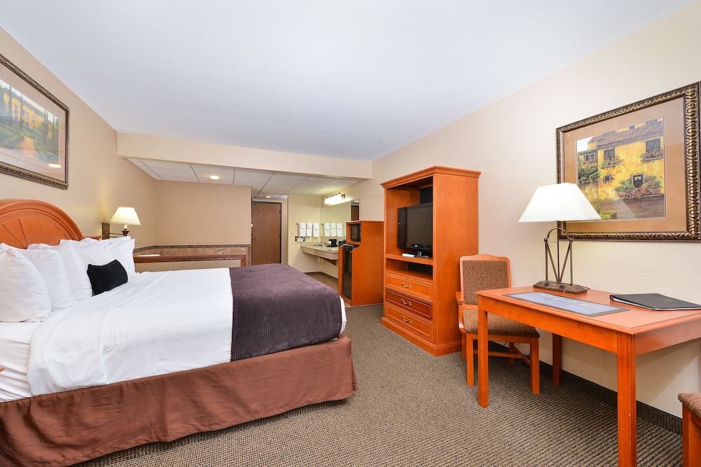 Revel Hotel Minot, SureStay Collection by Best Western 36/66