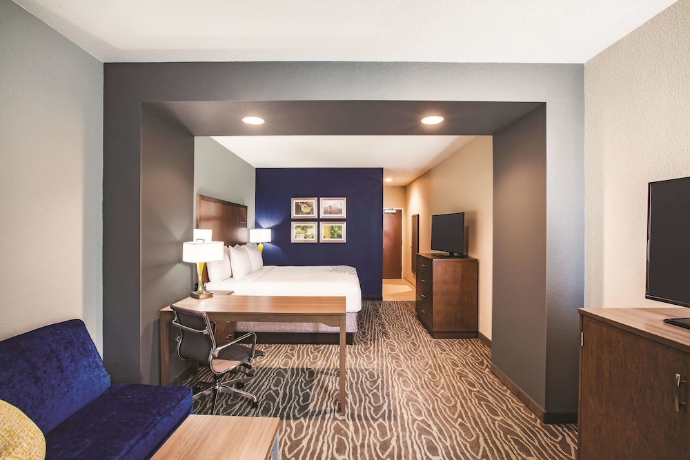 La Quinta Inn And Suites By Wyndham Wichita Northeast 13/37