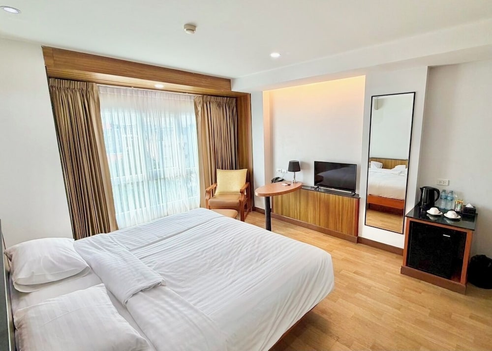 Deluxe, King Bed