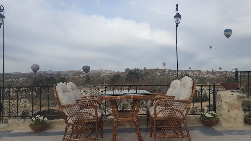 Golden Cave Suites 49/55