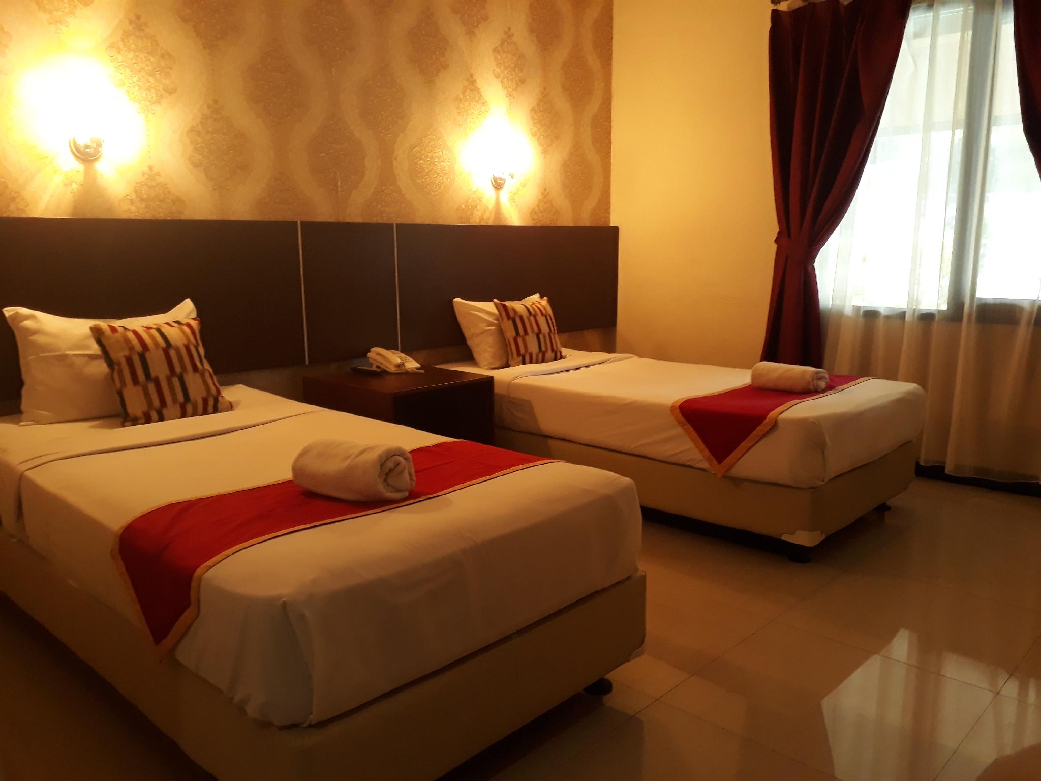 Deluxe, Double or Twin Bed